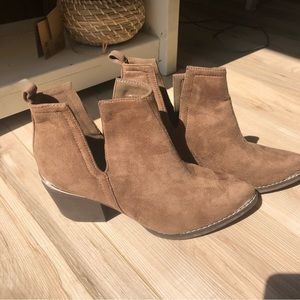 🦋Journee Collection Ankle Booties🦋